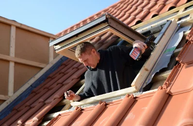 Pose de fenêtres de toit Velux à Chevillé